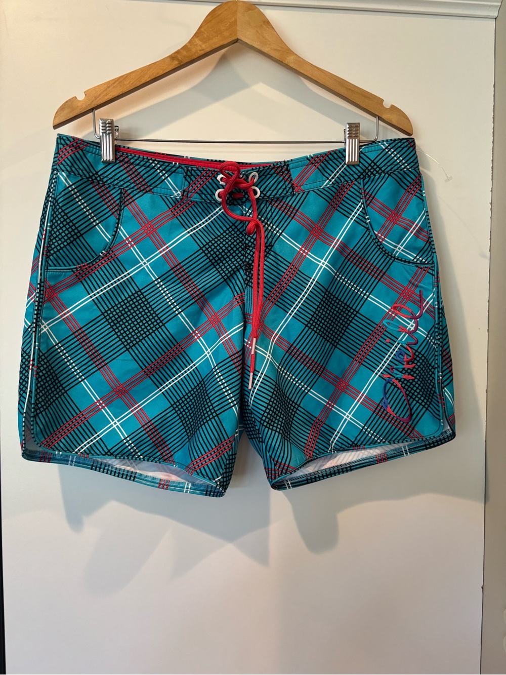 O'Neill women’s Blue Retro Tropical Plaid Board Shorts size M new without tags!